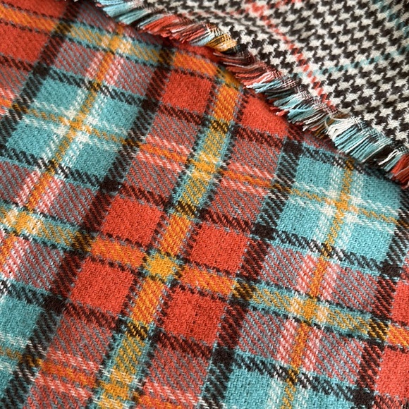 Beautiful wrap scarf, 77”long, 24”wide, 100% acrylic, smoke-free home, Beautiful - Picture 7 of 8